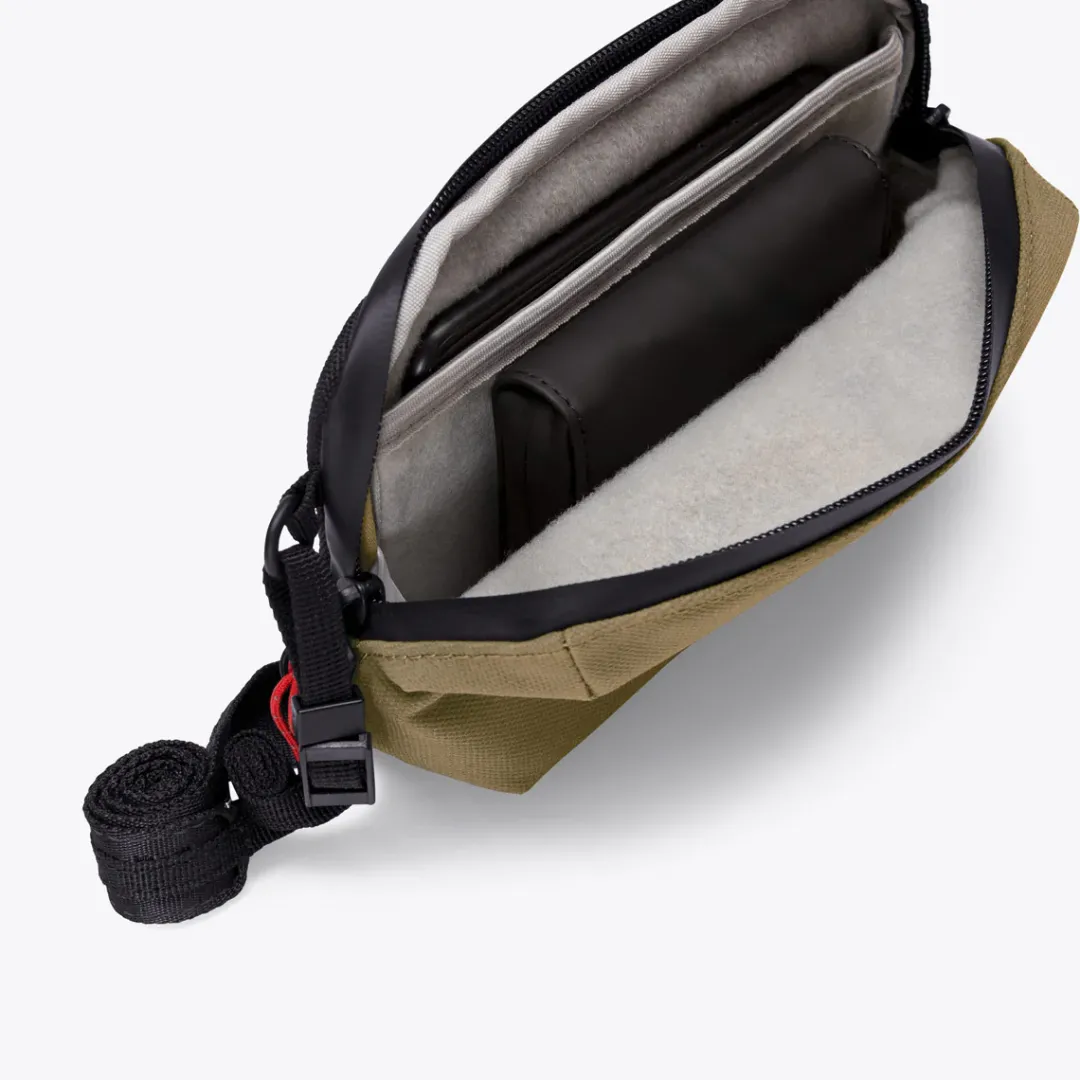 Ucon Acrobatics Ando Medium Bag OliveReflective Clearance