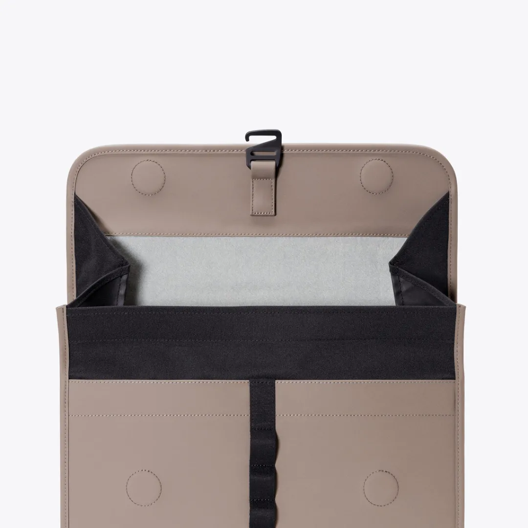 Ucon Acrobatics Katsu Bag DarkSand Clearance