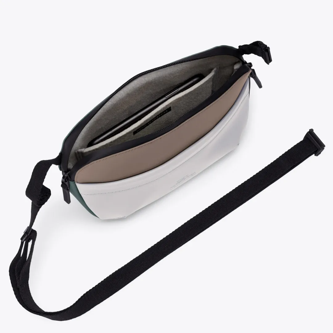 Ucon Acrobatics Melvin Medium Bag DarkSand-GlacierGrey Clearance